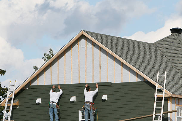 Professional Vinyl Siding technician working in New Providence, NJ